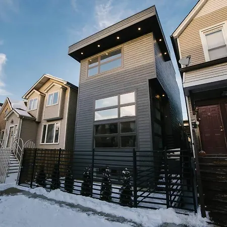 Magnificent New Home W/8 Beds & Free Parking