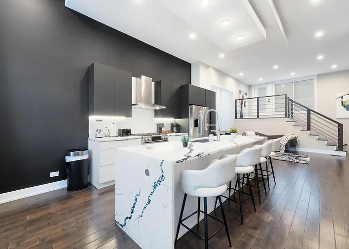 Magnificent New W/8 Beds & Free Parking