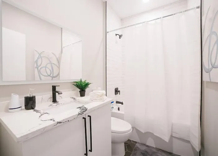 Magnificent New W/8 Beds & Free Parking Сasa de vacaciones