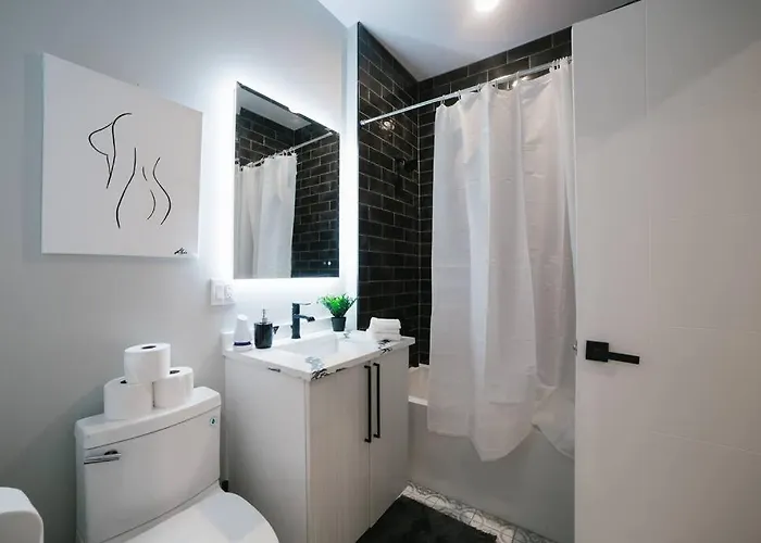 Magnificent New W/8 Beds & Free Parking Сasa de vacaciones *