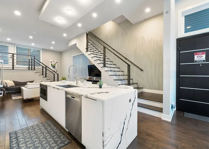 Magnificent New W/8 Beds & Free Parking * Chicago