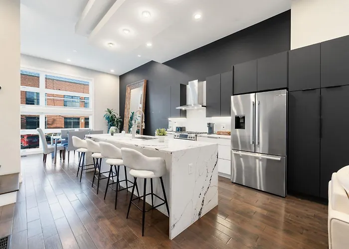 Magnificent New W/8 Beds & Free Parking