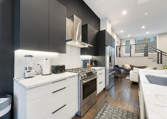 Magnificent New W/8 Beds & Free Parking * Chicago