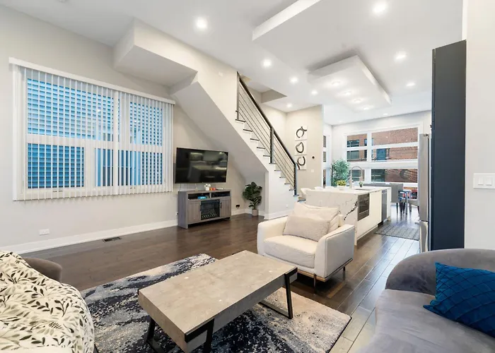 Magnificent New W/8 Beds & Free Parking