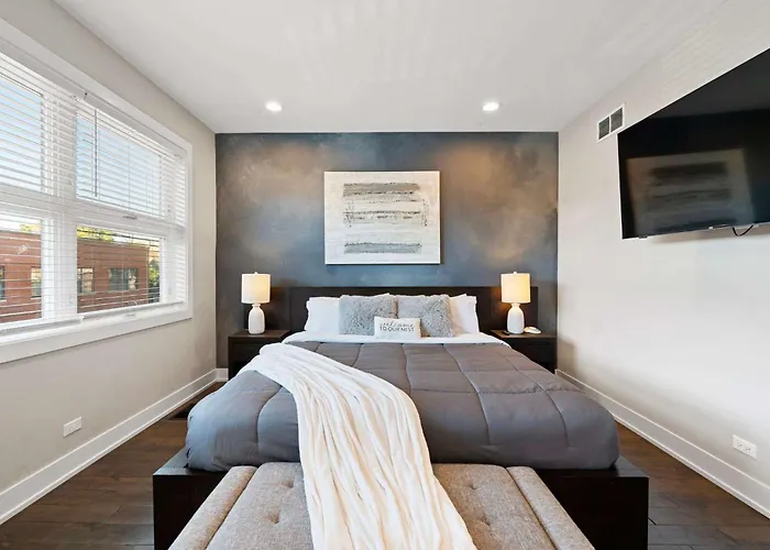 Magnificent New W/8 Beds & Free Parking * Chicago