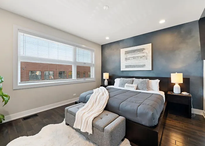 Magnificent New W/8 Beds & Free Parking