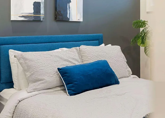 Magnificent New W/8 Beds & Free Parking