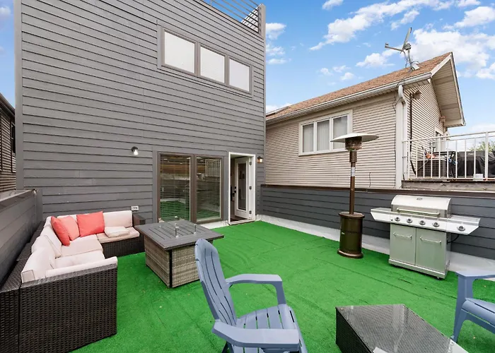 Magnificent New W/8 Beds & Free Parking *