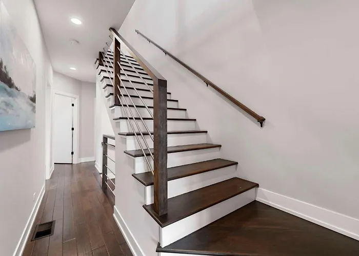 Magnificent New W/8 Beds & Free Parking