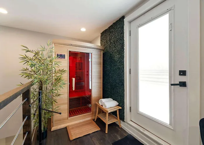 Magnificent New W/8 Beds & Free Parking *